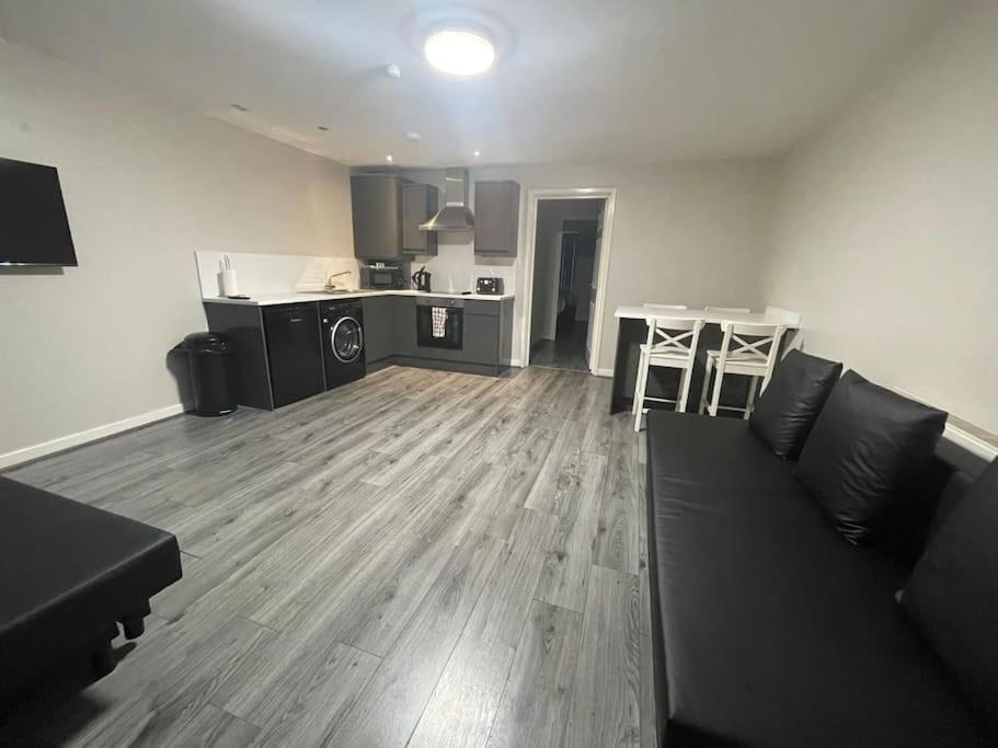 Hosted By Ryan - 2 Bedroom Apartment Liverpool Eksteriør bilde